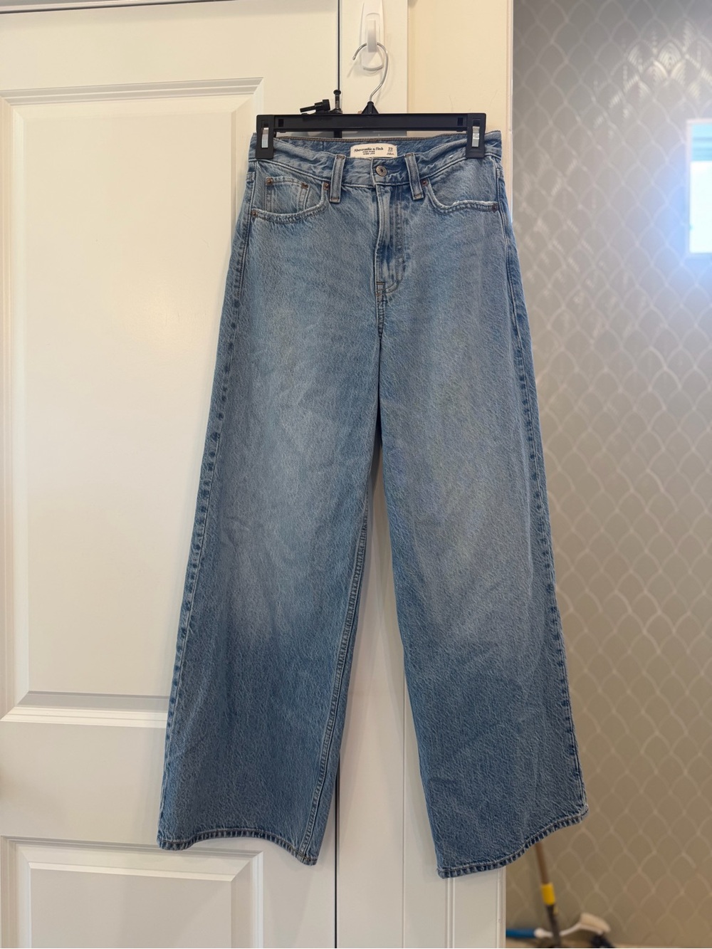 Abercrombie & Fitch Wide-Leg Jeans